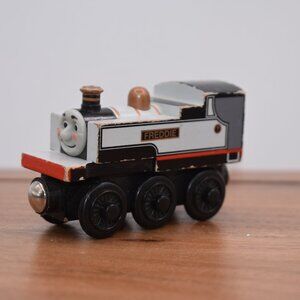 2003 Fearless Freddie Pink Cheeks Thomas & Friends Wooden Railway Train Engine
